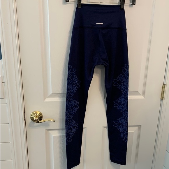 Arie Navy Blue High-Waisted Leggings with Royal Blue Pattern size S - Picture 8 of 8